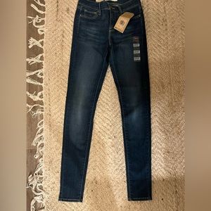 Levi’s 710 Super Skinny with tags